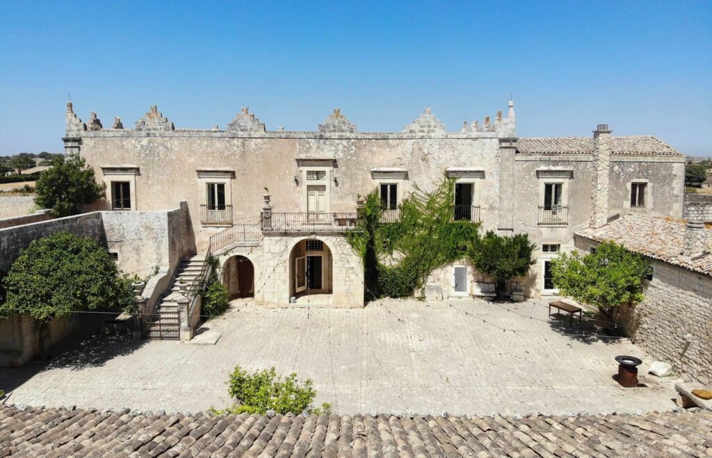 Un nuovo pezzo storico su Sotheby&rsquo;s, trattativa riservata per il maniero settecentesco