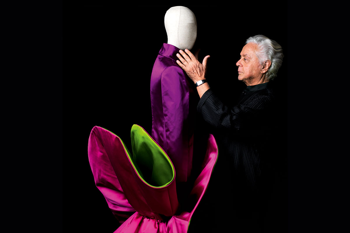Roberto Capucci, omaggio in Triennale ai suoi abiti scultura FOTO