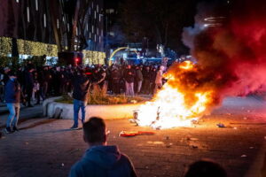 Covid: proteste a Rotterdam, la polizia spara, due feriti