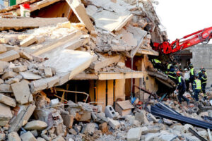 Esplode palazzina: morta donna estratta dalle macerie