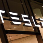 Blocco app Tesla, decine di persone non possono avviare l'auto