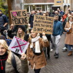 Corteo contro misure anti-Covid sfila in centro Amsterdam