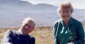 Gb: regina festeggia primo anniversario di nozze senza Filippo