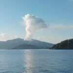 Vulcano, cominciata l'evacuazione da case vicino al porto