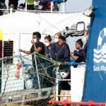 Migranti: Sea Watch 4 ne salva 107, anche neonato di un giorno