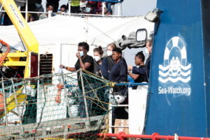 Migranti: Sea Watch 4 ne salva 107, anche neonato di un giorno