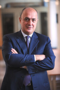 Generali, De Agostini avvia la vendita della quota