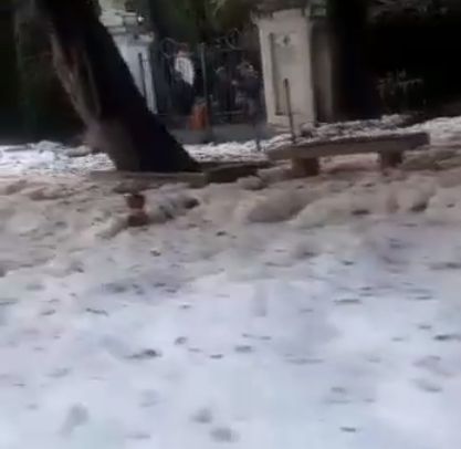 Incredibile a Ribera: grandine come neve VIDEO
