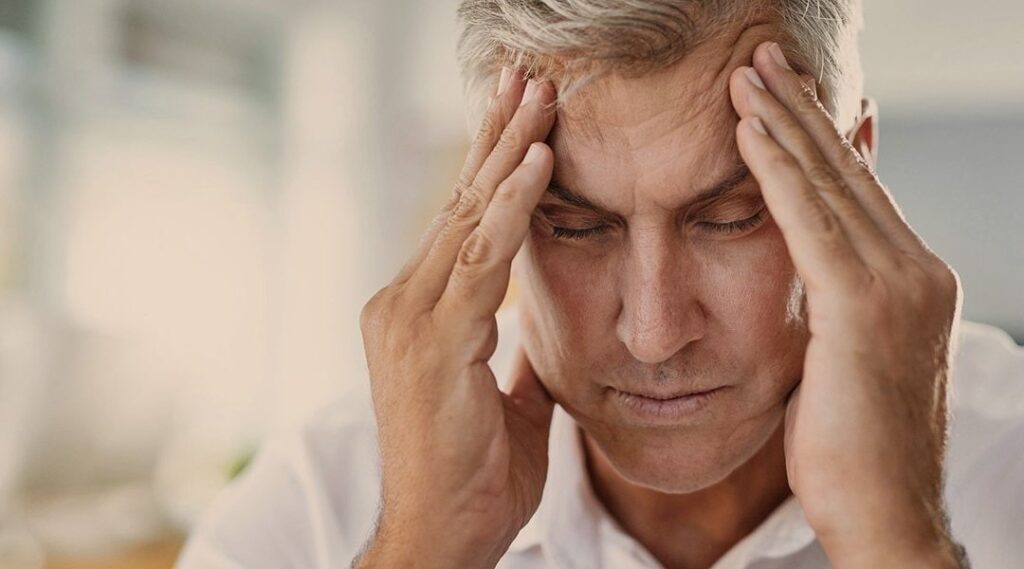 Mal di testa e emicrania: Quali sono i sintomi e le cause per curarla?