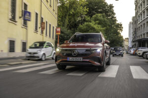 Mercedes EQB, suv a 7 posti, con 423 km di autonomia
