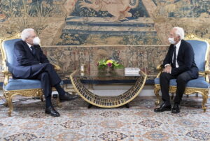 Mattarella conferisce l'onorificenza di Cavaliere ad Armani
