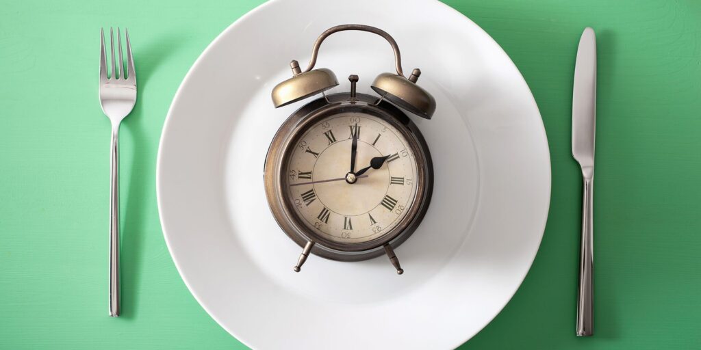 Digiuno intermittente: come perdere peso in buona salute con lo schema 5:2