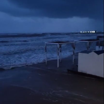 Alta marea a Marina di Ragusa VIDEO