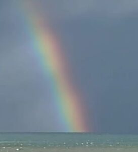 Tromba marina con i colori dell'arcobaleno VIDEO