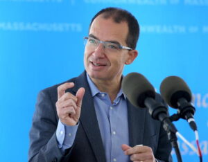 Bancel (Moderna), mesi prima di nuovi vaccini contro Omicron