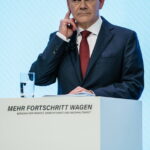 Media, Scholz a favore dell'obbligo di vaccino in Germania