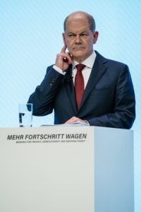 Media, Scholz a favore dell'obbligo di vaccino in Germania