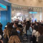 Inaugura il Primark, fila infinita e arrembaggio all’apertura VIDEO