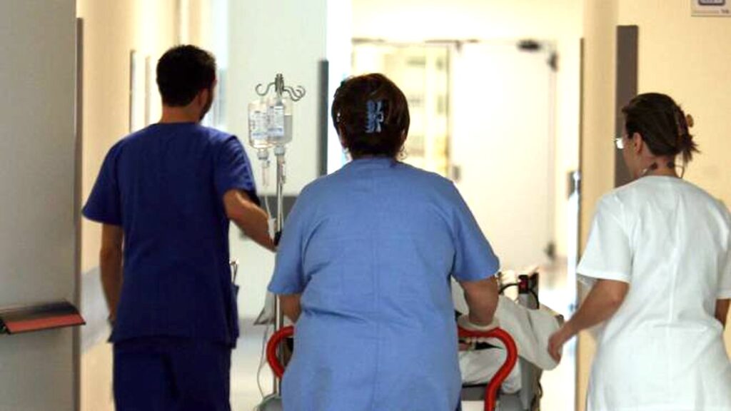 L'Asp di Ragusa licenzia tre infermieri