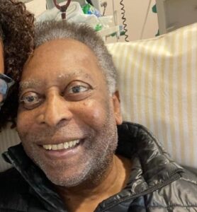 Calcio: Pelè di nuovo in ospedale per tumore al colon