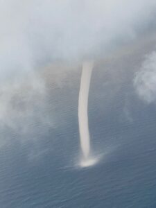 Le FOTO della tromba d'aria ripresa sul volo Ryanair Roma-Palermo