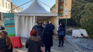 Sarà messo da parte per le seconde dosi, gli esperti: “Moderna è meglio”