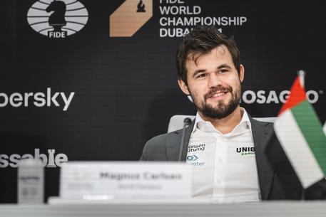 Magnus Carlsen ancora re degli scacchi,quinto titolo a Dubai