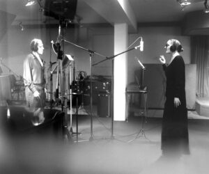 Natale in musica con MinaCelentano, Mengoni, Adele, Vasco