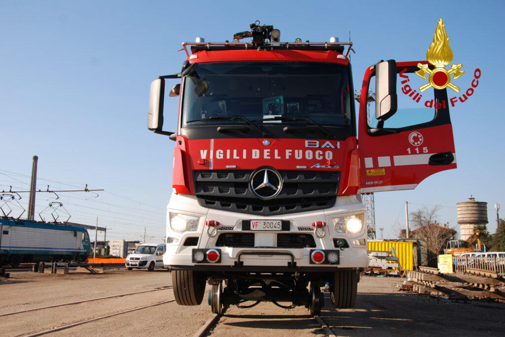 La &ldquo;locomotiva&rdquo; ibrida dei pompieri siciliani FOTO VIDEO