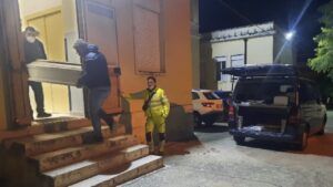 Aperta un’inchiesta sull’improvviso e misterioso decesso, esclusa la violenza domestica