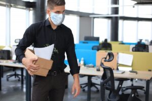 Docenti e forze dell’ordine coinvolti nell’obbligo ma, come i sanitari, non tutti si rassegnano