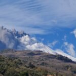 Etna, eruzione dal cratere imbiancato VIDEO