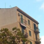 Balcone pericolante a Palermo,strada riaperta dopo rimozione