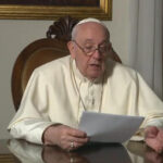Papa: a giovani, non fatevi contagiare virus individualismo
