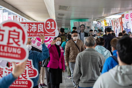 Hong Kong: affluenza al voto dei ‘patrioti’ crolla al 30,2%