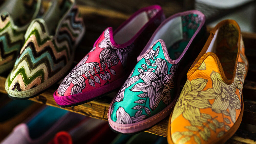 Le scarpe per Natale 2021 sono le friulane