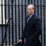 Omicron: Raab, Gb non puÃ² escludere lockdown di Natale