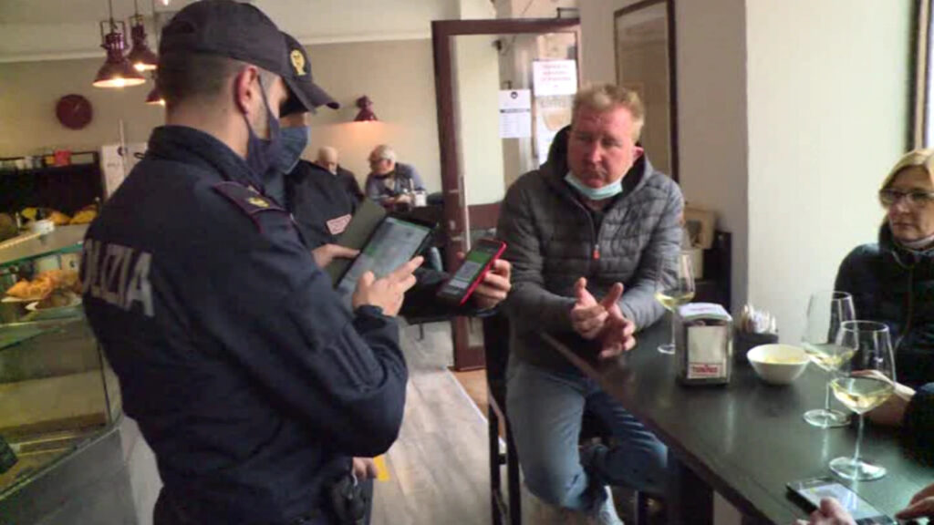 Controlli, tamponi, posti letto: le strategie di contenimento della Regione, per il momento clou del 2021