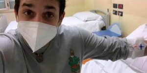 Roberto Lipari di Striscia ricoverato per Covid, il conduttore è vaccinato