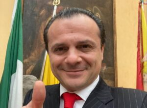 Cateno De Luca annulla i concerti di capodanno a Messina
