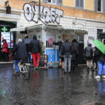 Covid: nuovo record positivi, 54