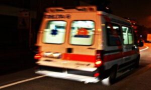 Scontro tra un'auto e uno scooter: grave un ragazzo di 18 anni