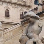 Vandali staccano braccio a un putto sotto l'Immacolata, la notte di Natale