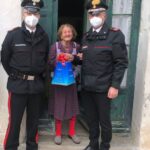 Natale: gli auguri dei carabinieri alla "nonnina" Favignana