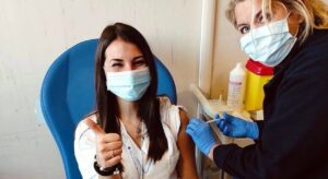 27 dicembre 2021, un anno dal primo vaccino Covid: il bilancio