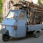 Compie un furto e fugge dall'inseguimento con la lapa