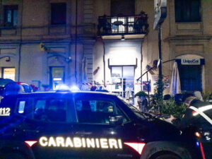 Appiccato fuoco davanti caserma CC a Noto, indagini
