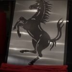 Ferrari, ecco il nuovo logo che celebra i 75 anni dell'azienda