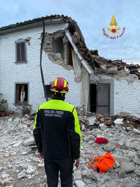 Crollo palazzina nel Pistoiese, due feriti lievi