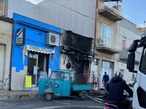Comiso, incendio in un bar, forse c'è il dolo